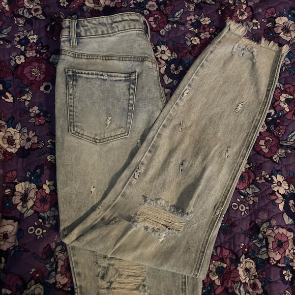 Ripped Jeans (NEW) - Picture 2 of 4